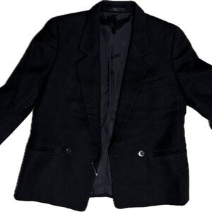 Burberrys Women's black in Classic Notch Lapel Blazer